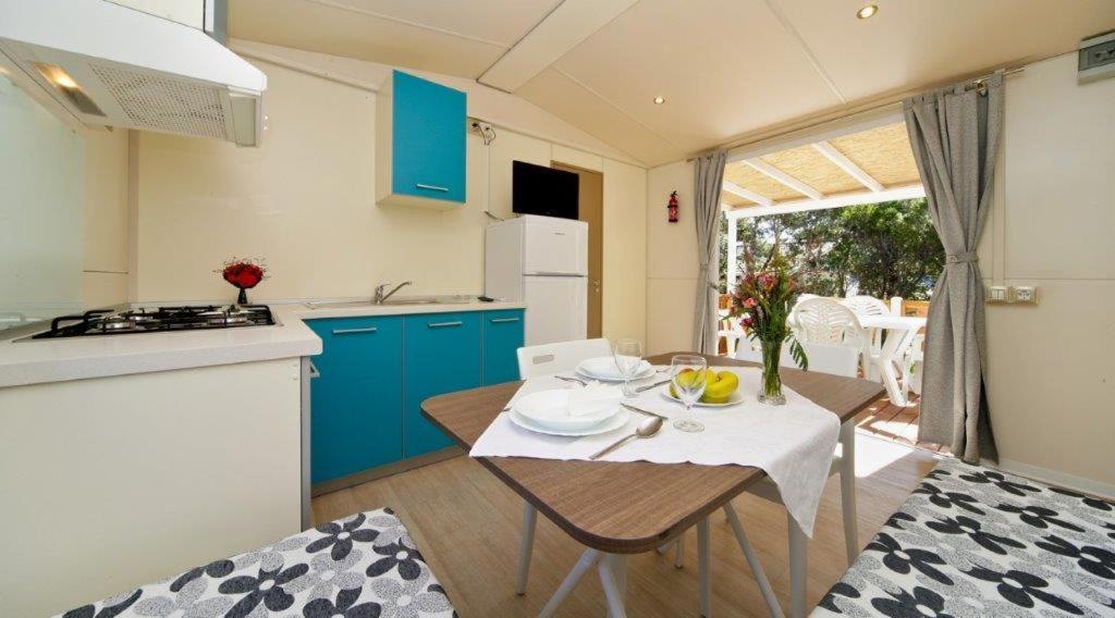 Mobile Homes Lussmarin มาลีโลชินจ์ ภายนอก รูปภาพ